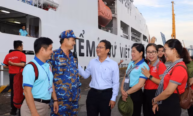 TPHCM: Khởi hành hải trình thăm, tặng quà cán bộ, chiến sĩ các đảo vùng biển Tây Nam