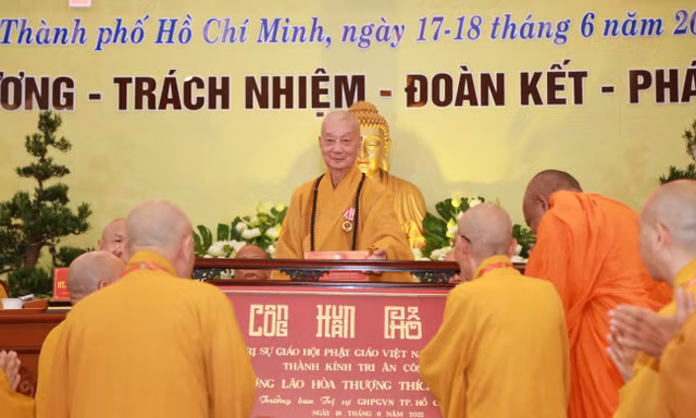 Đức Quyền Pháp chủ Giáo hội Phật giáo Việt Nam nhận Huân chương Độc lập hạng Nhất