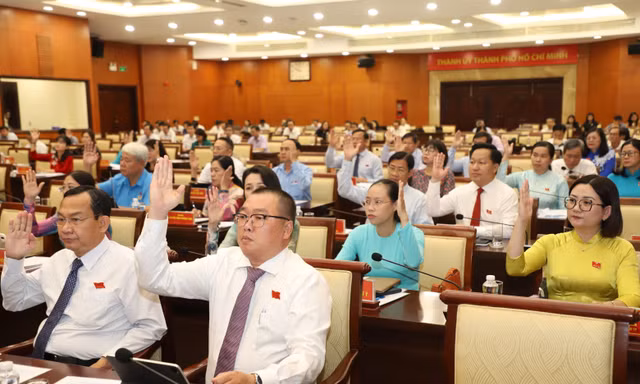 TPHCM: Thôi việc do sắp xếp bộ máy có thể nhận tối đa bao nhiêu tiền?