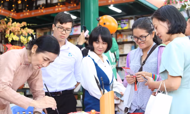 Đường sách Thủ Đức trình làng