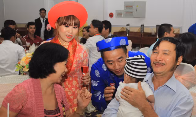 Những khoảnh khắc xúc động tại Lễ cưới tập thể của 100 đôi thanh niên, công nhân