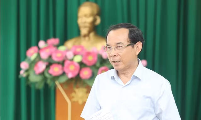 Bí thư Nguyễn Văn Nên: ‘Ngập nước là khổ rồi, dân khổ, cấp trên thấy cũng khổ'