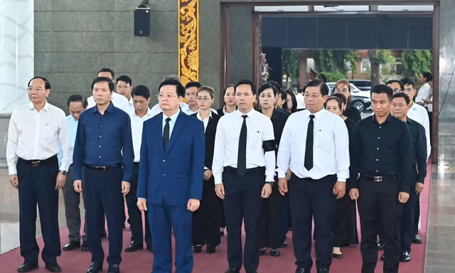 Lãnh đạo Chính phủ, TPHCM viếng GS, TS. Phan Lương Cầm