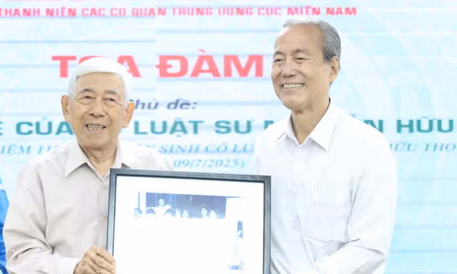 Con trai cố luật sư Nguyễn Hữu Thọ: ‘Cha tôi không có thời gian nói về mình’ 