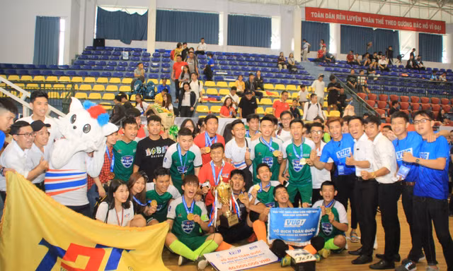 Cận cảnh sinh viên đại học Tôn Đức Thắng vô địch giải Futsal