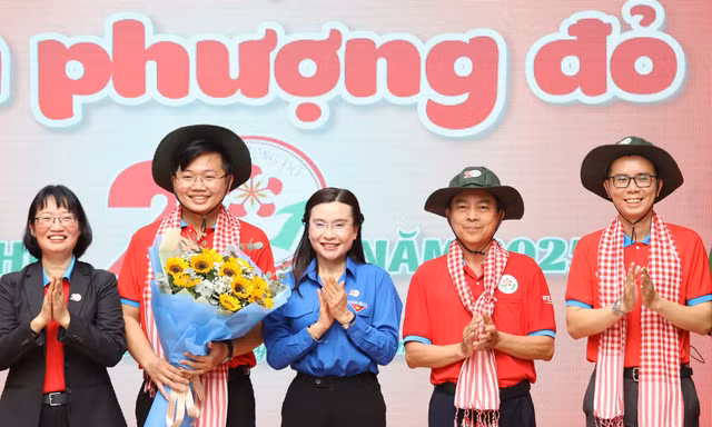 TPHCM khai mạc hè, khởi động chiến dịch tình nguyện Hoa phượng đỏ thứ 20