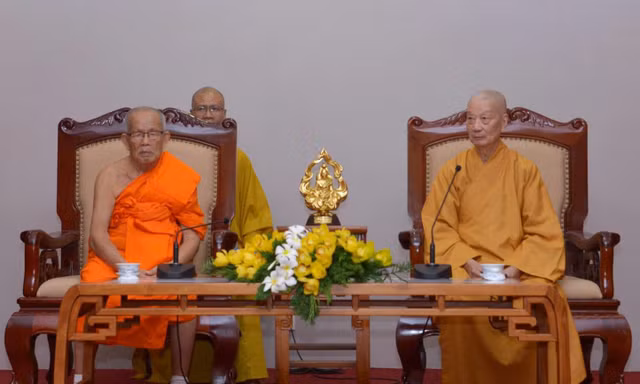 Đức Pháp chủ Thích Trí Quảng tiếp Chủ tịch Trung ương Liên minh Phật giáo Lào 