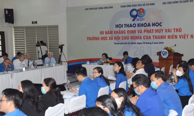 Tạo dựng niềm tin và vững tin vào người trẻ 