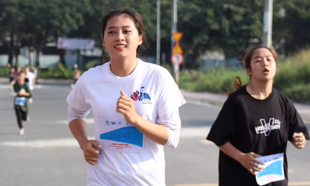 Hơn 2.800 sinh viên TPHCM tham gia chạy Việt dã chào mừng đại hội Đoàn