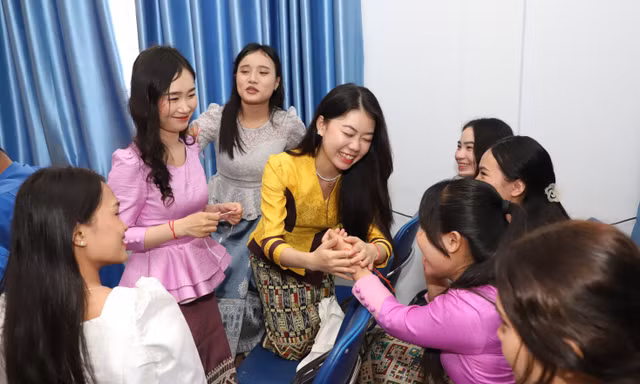 Bạn trẻ Lào, Việt đón Tết ấm áp, thân tình cùng người dân TPHCM 