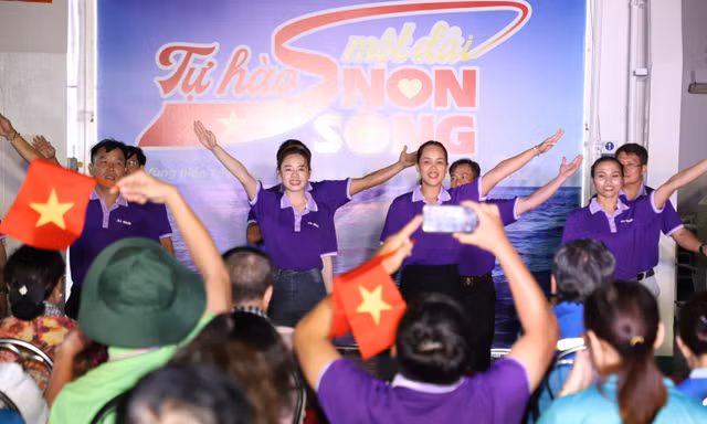 'Tự hào một dải non sông' trên hành trình đến với biển, đảo Tây Nam