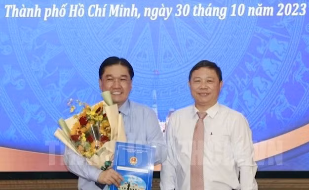 UBND TPHCM công bố quyết định bổ nhiệm cán bộ