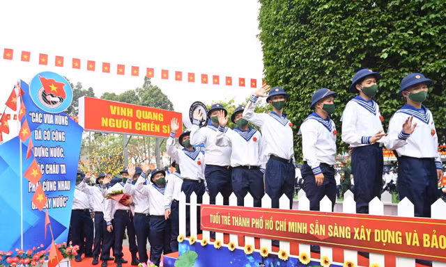 Bịn rịn chia tay 3.600 tân binh TPHCM lên đường nhập ngũ