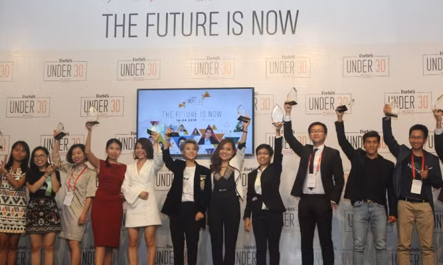 'Hoàng tử xiếc' Quốc Nghiệp được vinh danh tại Under 30 Summit 2018