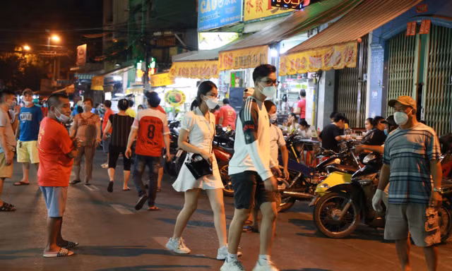 Phố sủi cảo nổi tiếng Sài Thành 'hồi sinh' sau nhiều tháng giãn cách