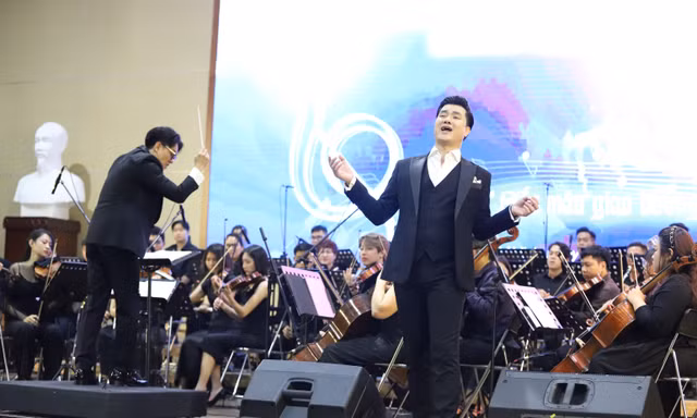 Đại học Quốc gia TPHCM đãi sinh viên chuỗi nhạc ‘quý tộc’