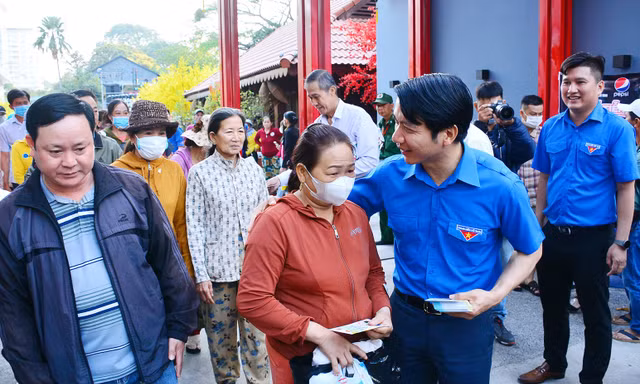 Trung ương Đoàn 'mang Tết về nhà' cho người lao động, thanh niên công nhân xa quê 