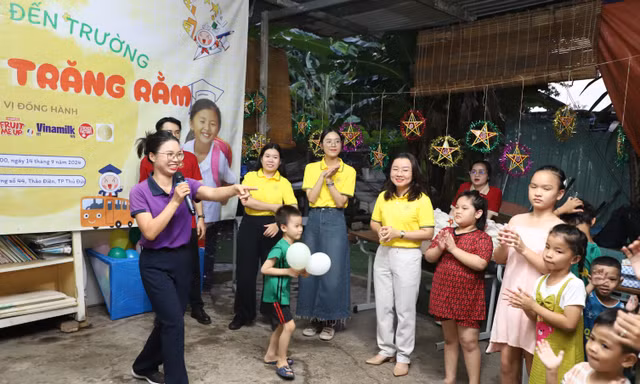 Ấm áp Đêm hội trăng rằm của thiếu nhi khu lưu trú công nhân ở TPHCM 
