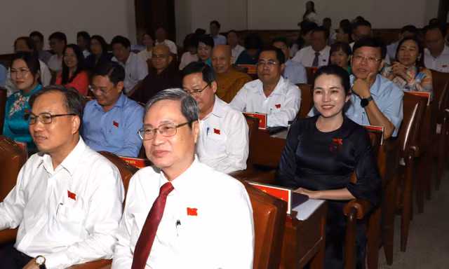 TPHCM dừng hỗ trợ thêm 17.000 tỷ với cán bộ, công chức khi sắp xếp bộ máy 