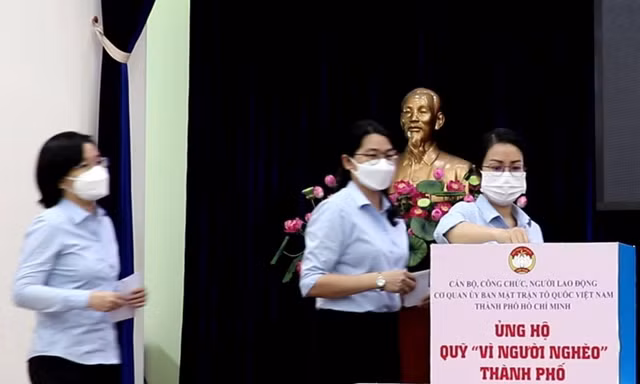 Người lao động TPHCM ủng hộ một ngày lương vào quỹ 'Vì người nghèo'