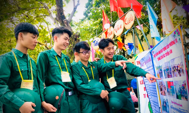 Tân binh vui hội trước giờ nhập ngũ