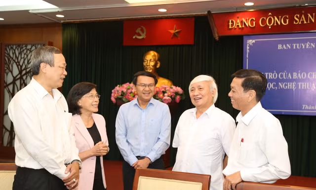  Xây dựng không gian văn hoá Hồ Chí Minh, quảng bá giá trị tốt đẹp trên báo chí, mạng xã hội