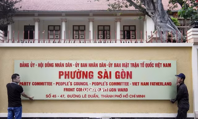 Cận cảnh bảng tên trụ sở phường Sài Gòn, Bình Thạnh