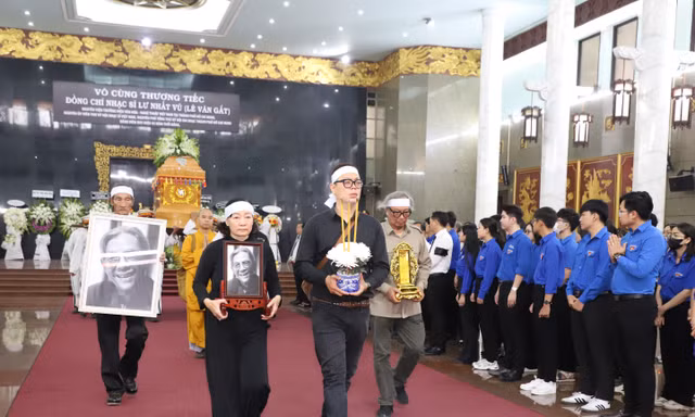 Đưa tiễn nhạc sĩ 'Bài ca đất phương Nam' về nơi an nghỉ cuối cùng