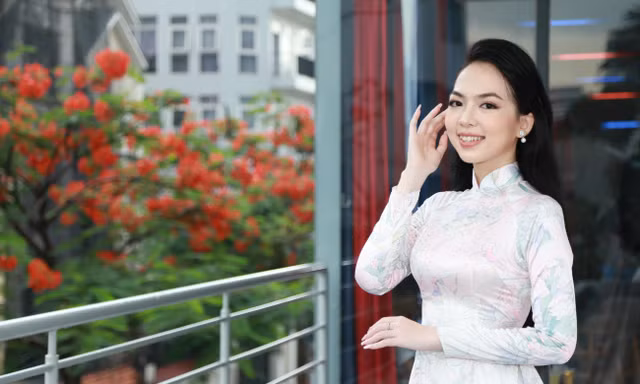 Nữ sinh khoa Dược đăng quang Hoa khôi Duyên dáng áo dài TPHCM 