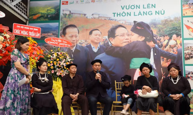 Gặp 6 người dân Làng Nủ 