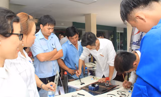 Tiếp nhận 450 đơn vị máu tại ngày hội 'Sống đẹp vì cộng đồng'