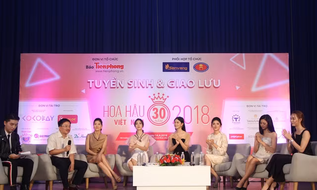 Các người đẹp HHVN khuyên bạn trẻ mạnh dạn 'tạo bước ngoặt cuộc đời'