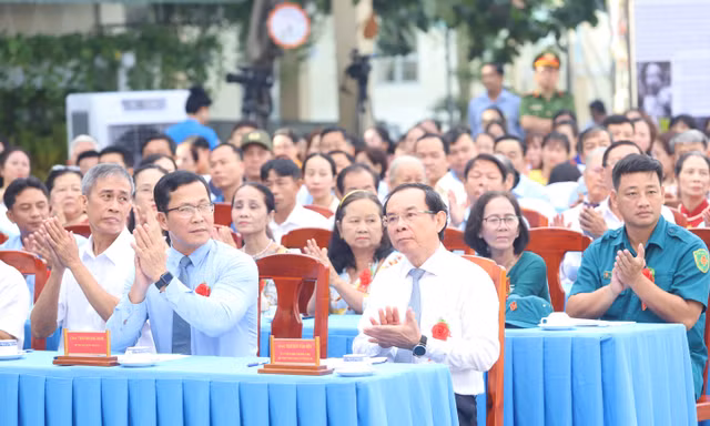 Bí thư TPHCM: Sáng kiến 'nở hoa bên bờ kênh rạch' đáng được khen 