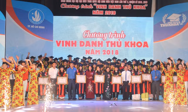 TPHCM tuyên dương 78 thủ khoa tuyển sinh đầu vào và tốt nghiệp