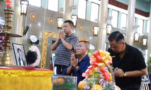 Gia đình, đồng nghiệp tiễn biệt minh tinh Thẩm Thúy Hằng