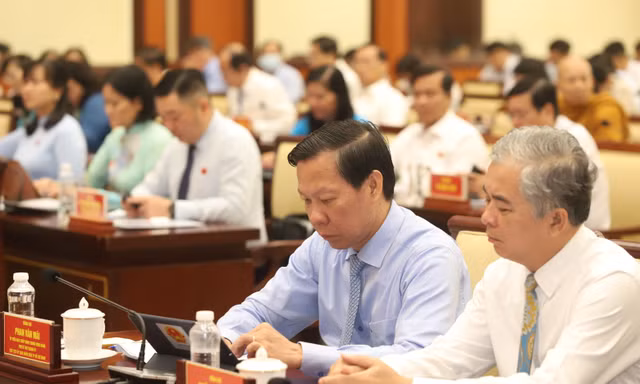 Chủ tịch TPHCM sẽ trả lời chất vấn nhiều vấn đề nóng