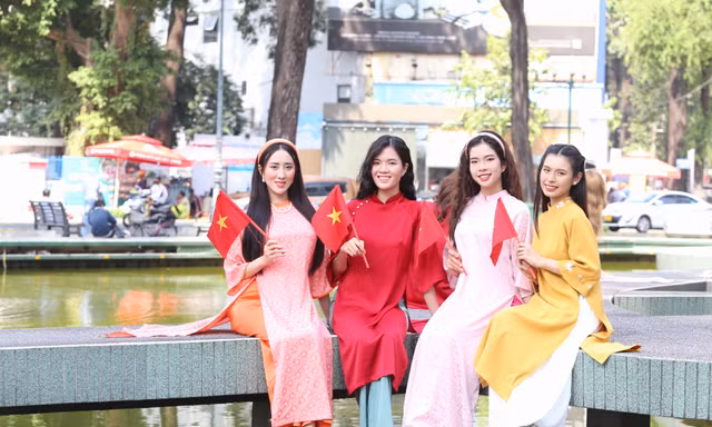 Lưu giữ thanh xuân ở 'tọa độ' chụp ảnh Tết cực hot giữa lòng TPHCM