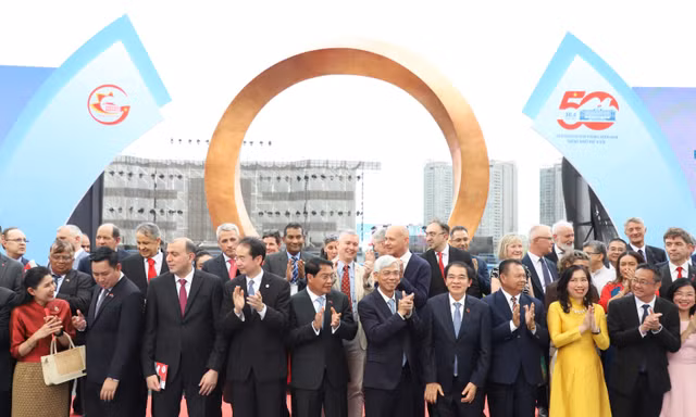 TPHCM ra mắt biểu tượng hữu nghị quốc tế tại công viên Bến Bạch Đằng