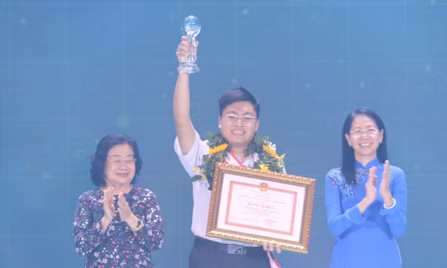 Tuyên dương 14 công dân trẻ tiêu biểu TPHCM năm 2023