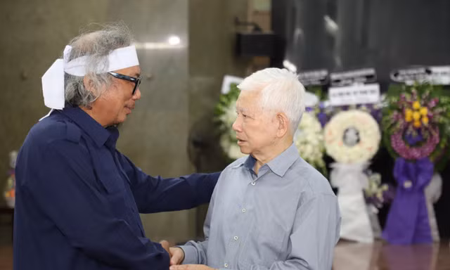 Nguyên Chủ tịch nước Nguyễn Minh Triết tiễn biệt tác giả 'Bài ca đất phương Nam'