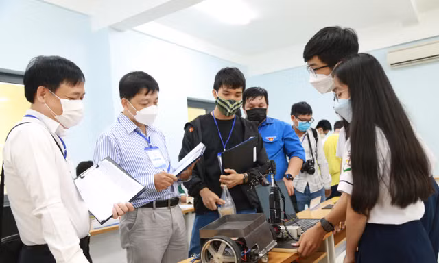 Hơn 400 thí sinh tranh tài tại Chung kết hội thi Tin học trẻ TPHCM 2022