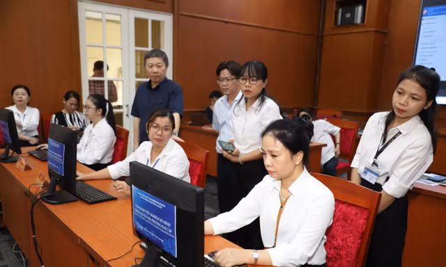 TPHCM: Ngày đầu vận hành thử mô hình chính quyền 2 cấp tại 102 phường, xã