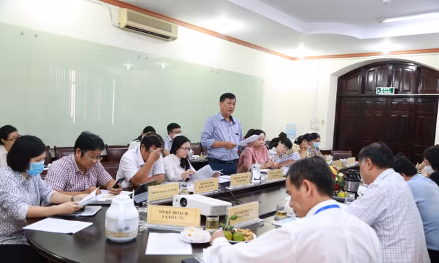 Đề nghị Bộ GD&ĐT 'nắm' lại quyền phát hành sách giáo khoa 