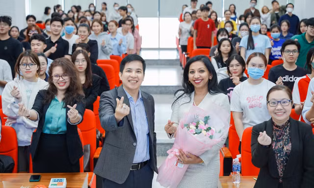 Chuyên gia quốc tế nhắn nhủ: Trở thành công dân toàn cầu để vững vàng trong thời đại VUCA