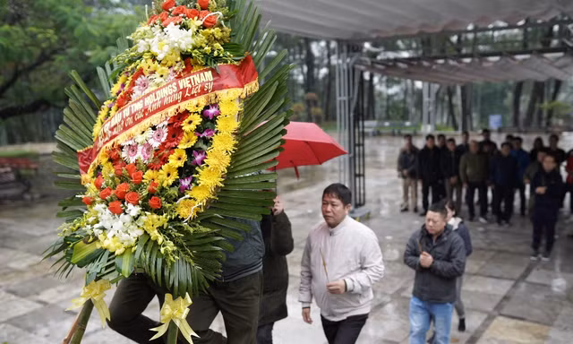 Hành trình dâng hương, tưởng niệm các anh hùng liệt sỹ là hoạt động thường xuyên của TNG Holdings Vietnam vào dịp 27/7 và dịp Tết hàng năm. 
