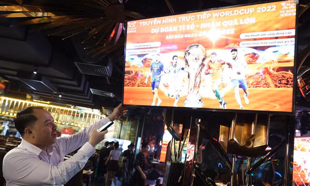 Hà Nội: Hàng quán chuẩn bị màn hình lớn phục vụ World Cup 2022
