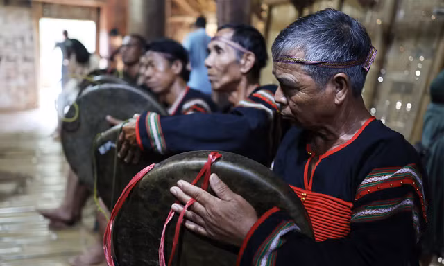Tái hiện lễ nhận con nuôi của người Êđê