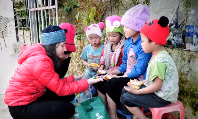 Luôn quan tâm đến người nghèo, đặc biệt là những trẻ em nghèo, CBNV Vietcombank đã lan tỏa các giá trị nhân văn đến với cộng đồng