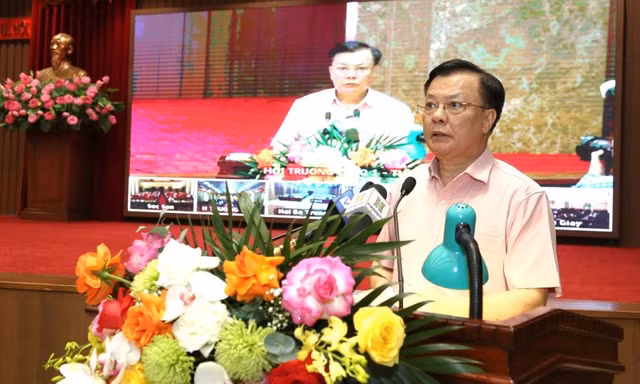 Bí thư Thành ủy Hà Nội Đinh Tiến Dũng phát biểu tại hội nghị