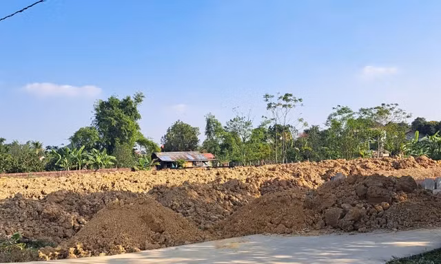 Chủ tịch Hà Nội yêu cầu xem xét trách nhiệm tập thể, cá nhân vụ khai thác đất 'lậu' tại Sóc Sơn